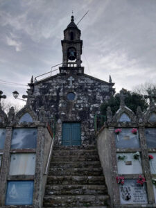 Iglesia de San Pedro de Busto (Vista de frente)